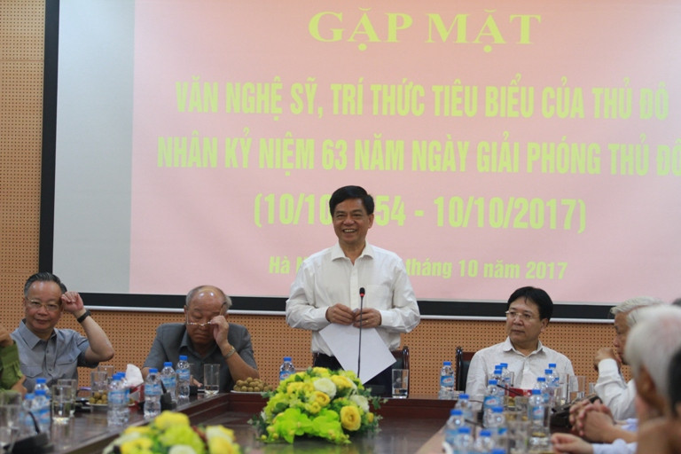 Tri ân sự đồng hành của giới văn nghệ sĩ, trí thức với Công an Hà Nội ảnh 1