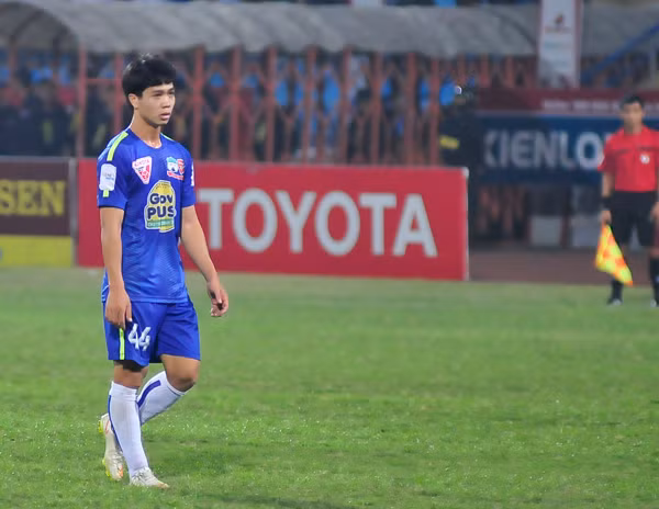 Khán giả bỏ về giữa trận khi Công Phượng và đồng đội thua "sốc" ảnh 11