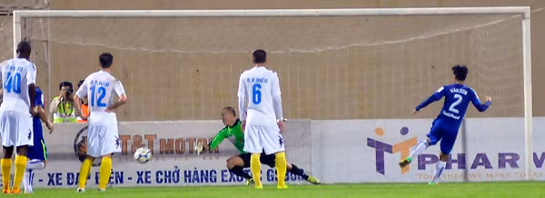 Khán giả bỏ về giữa trận khi Công Phượng và đồng đội thua "sốc" ảnh 9