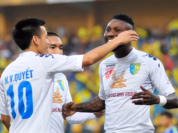 Khán giả bỏ về giữa trận khi Công Phượng và đồng đội thua "sốc" ảnh 8