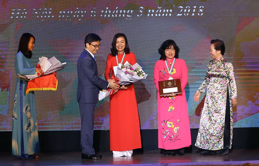 2 nữ Phó giáo sư ngành y và công nghệ sinh học đoạt giải Kovalevskaia 2017 ảnh 1