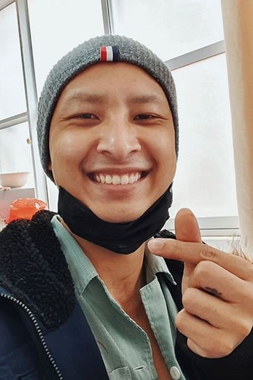 Người mẫu 25 tuổi lạc quan chiến đấu với bệnh ung thư ảnh 1