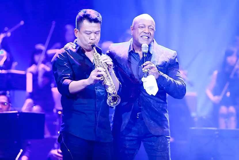 "Ông hoàng tình ca thế giới" Peabo Bryson khiến khán giả Việt Nam ngỡ ngàng ảnh 4