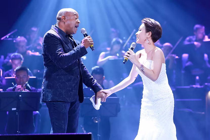 "Ông hoàng tình ca thế giới" Peabo Bryson khiến khán giả Việt Nam ngỡ ngàng ảnh 6