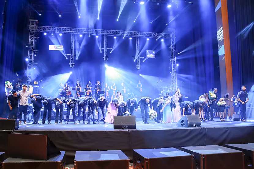 "Ông hoàng tình ca thế giới" Peabo Bryson khiến khán giả Việt Nam ngỡ ngàng ảnh 14