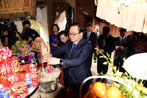 Lãnh đạo thành phố Hà Nội dâng hương tưởng nhớ 1080 năm Ngô Quyền xưng Vương ảnh 2