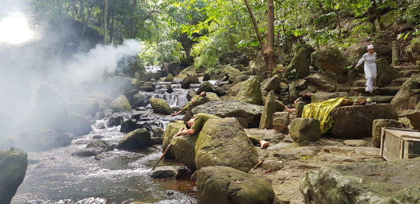"Mỹ nữ hát nhạc Nga" gây bất ngờ với phim ca nhạc song ngữ ảnh 5