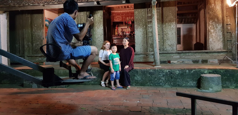 "Mỹ nữ hát nhạc Nga" gây bất ngờ với phim ca nhạc song ngữ ảnh 4