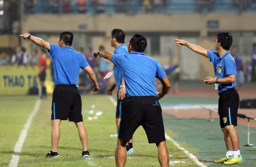 Pháo sáng ăn mừng và 20 phút "ngồi trên lửa" của Hà Nội T&T ảnh 7