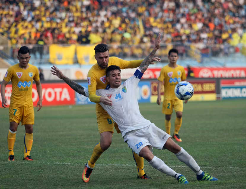 Pháo sáng ăn mừng và 20 phút "ngồi trên lửa" của Hà Nội T&T ảnh 10