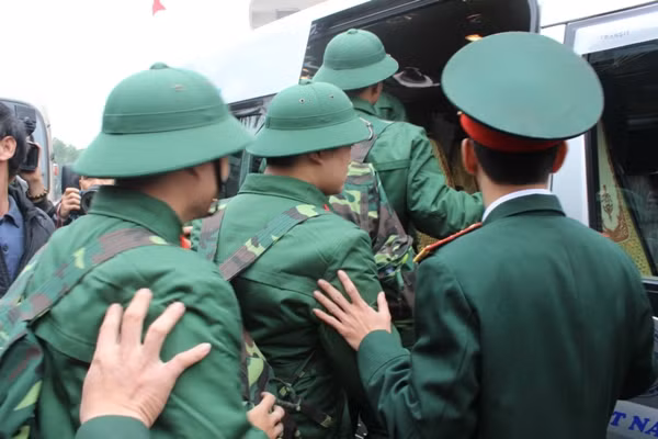 Những hình ảnh xúc động tại lễ giao nhận quân 2017 ảnh 4