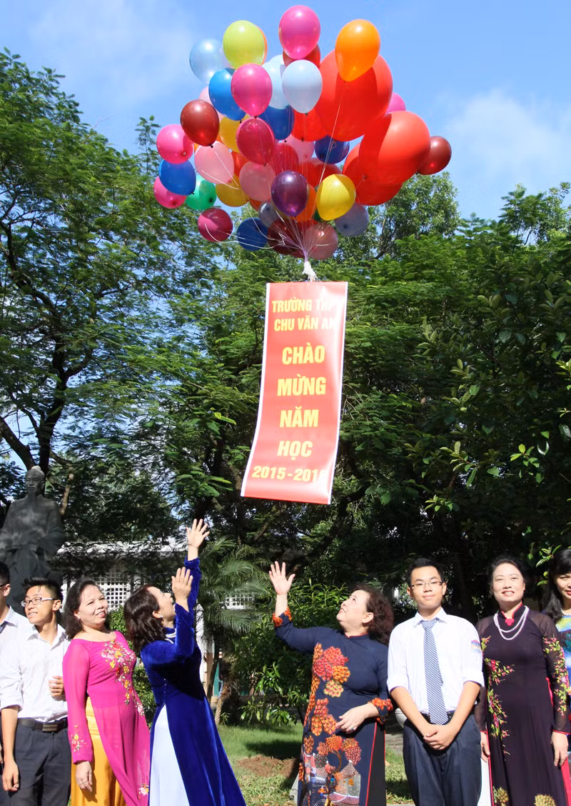 Hãy viết tiếp những trang sử mới cho ngôi trường giàu truyền thống ảnh 9