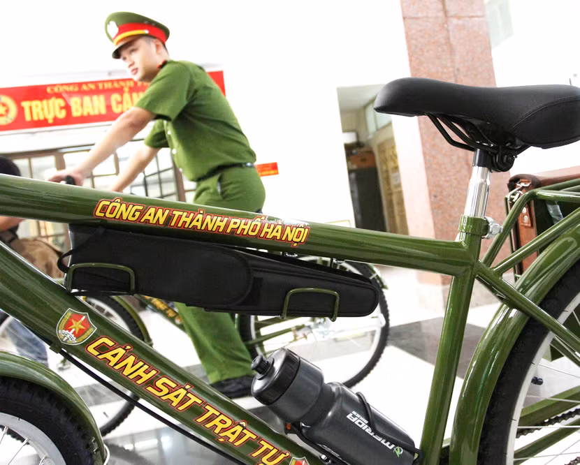Xe đạp đặc chủng Công an Hà Nội xuống phố ảnh 5