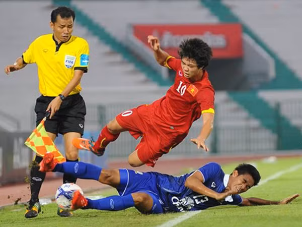 Thắng nhàn, HLV Kiatisuk an ủi U23 Việt Nam ảnh 1