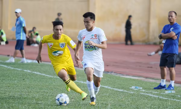 Người Thanh Hóa leo nóc nhà xem Công Phượng thi đấu ảnh 11
