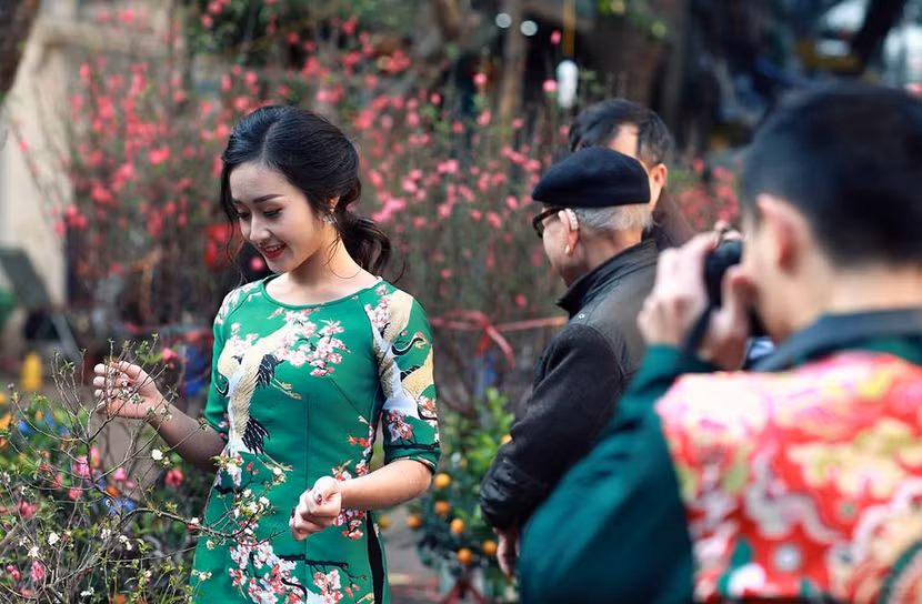 Hotboy thể dục Phạm Phước Hưng du xuân cùng bạn gái xinh đẹp ảnh 7