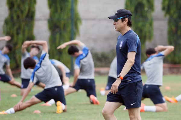 HLV trưởng U23 Hàn Quốc: "Tôi không biết ông Miura là ai!" ảnh 1