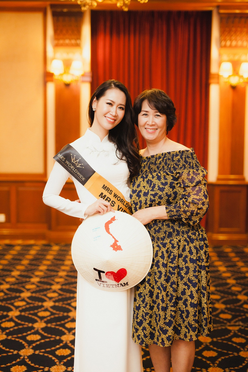Dương Thùy Linh mang nón lá in hình bản đồ Việt Nam đến "Mrs Worldwide 2018" ảnh 5