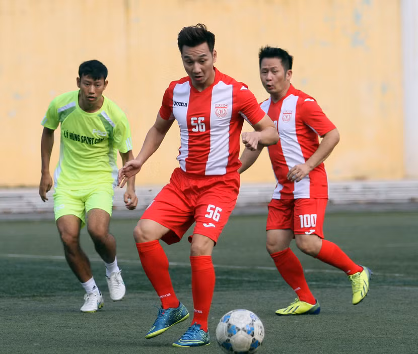 Bằng Kiều "đối đầu" Hồng Sơn trong trận đấu bóng đá từ thiện đầy ý nghĩa ảnh 8