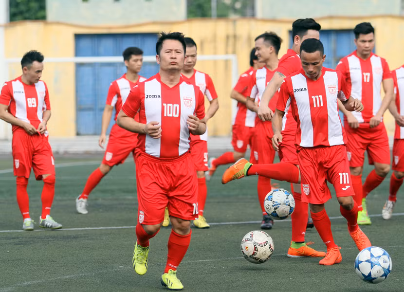 Bằng Kiều "đối đầu" Hồng Sơn trong trận đấu bóng đá từ thiện đầy ý nghĩa ảnh 3