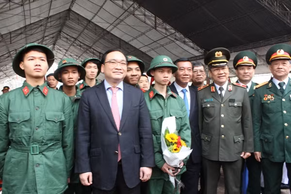 Những hình ảnh xúc động tại lễ giao nhận quân 2017 ảnh 3