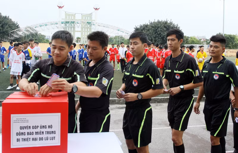 Giải bóng đá học sinh Báo ANTĐ sẻ chia với đồng bào miền Trung ảnh 4