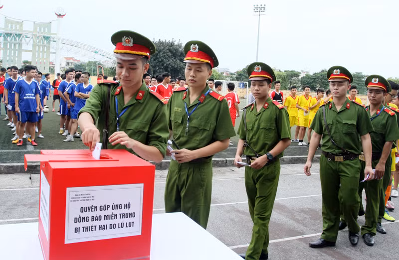 Giải bóng đá học sinh Báo ANTĐ sẻ chia với đồng bào miền Trung ảnh 5