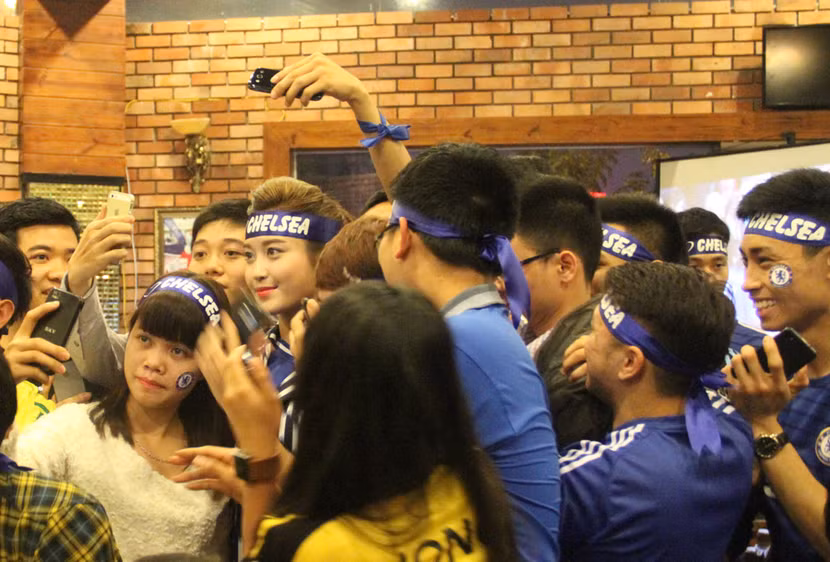 Á hậu Huyền My “đại náo” buổi sinh nhật CLB Chelsea ảnh 6