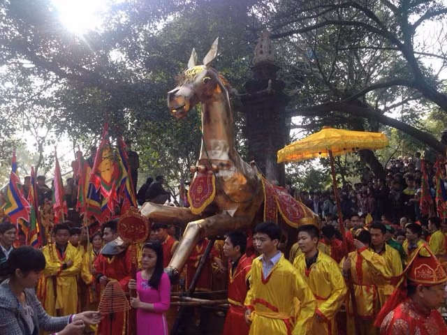 Lễ hội Gióng diễn ra bình yên, vui vẻ ảnh 5