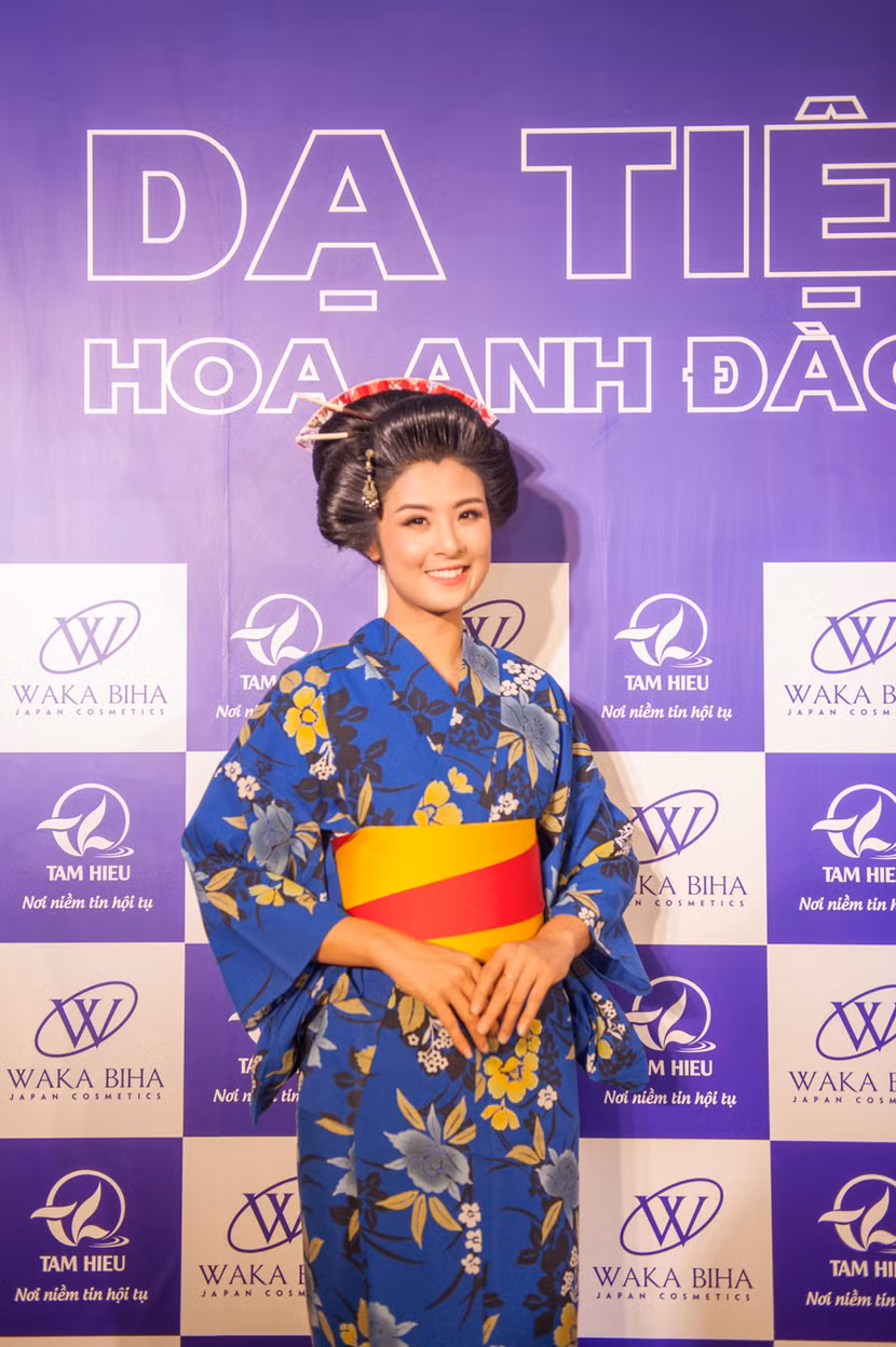 Dàn "sao" đẹp lạ trong trang phục Kimono ảnh 6