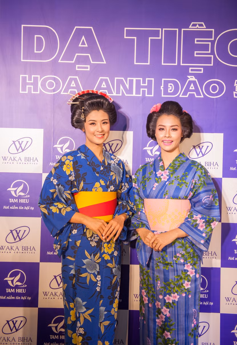 Dàn "sao" đẹp lạ trong trang phục Kimono ảnh 14