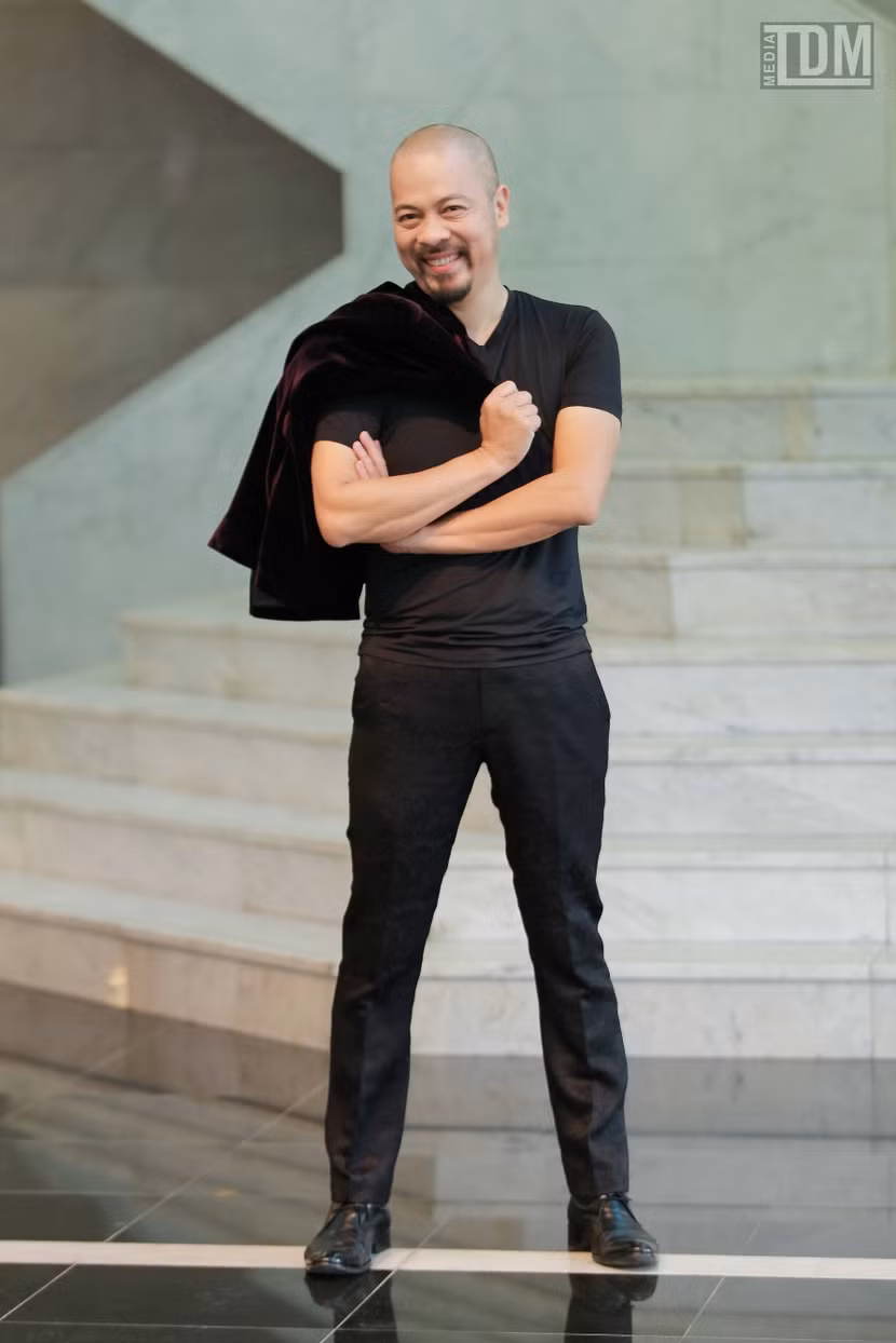 Nhà thiết kế Đức Hùng bảnh bao đọ dáng với MC Anh Tuấn ảnh 4