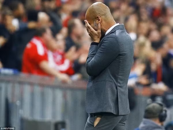 Sự cố hài hước trong trận Bayern thắng Porto 6-1 ảnh 2