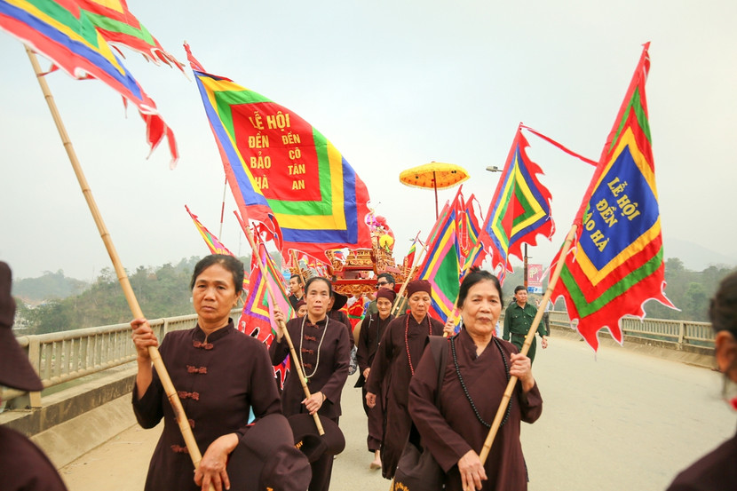 Trình diễn thực hành nghi thức hầu đồng trước hàng nghìn du khách ảnh 5