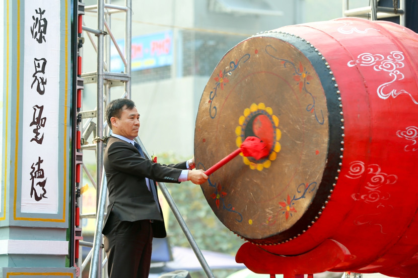 Trình diễn thực hành nghi thức hầu đồng trước hàng nghìn du khách ảnh 4