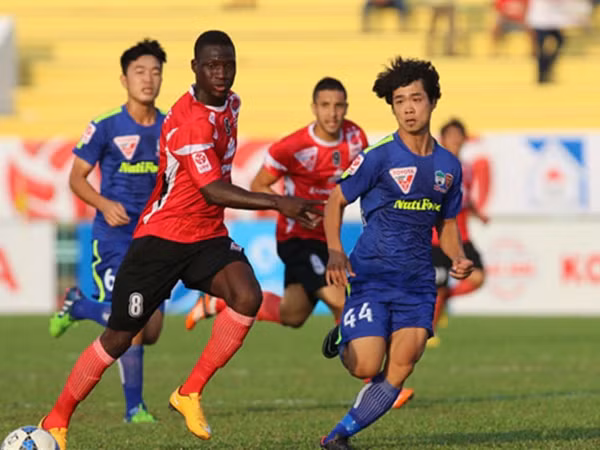 Vòng 2 V-League: Xa nhà, Công Phượng "cóng", HAGL lập tức thua ảnh 1