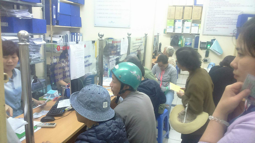 Cấp thẻ BHYT mẫu mới cho người hưu trí: Hạn chế sai sót, không để người dân bức xúc ảnh 1