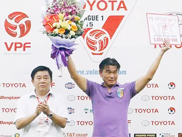 HLV xuất sắc nhất V-League 2015 không thuộc về Bình Dương ảnh 1