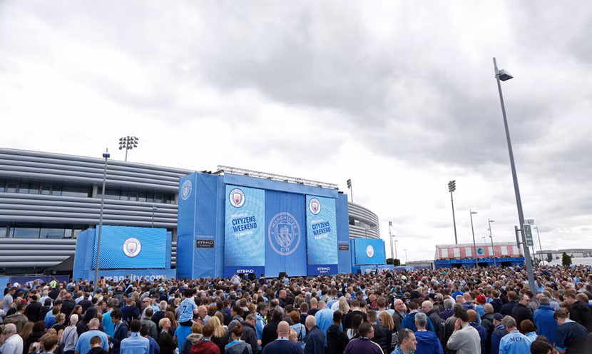 Pep Guardiola hoành tráng ra mắt CĐV Man City ảnh 2
