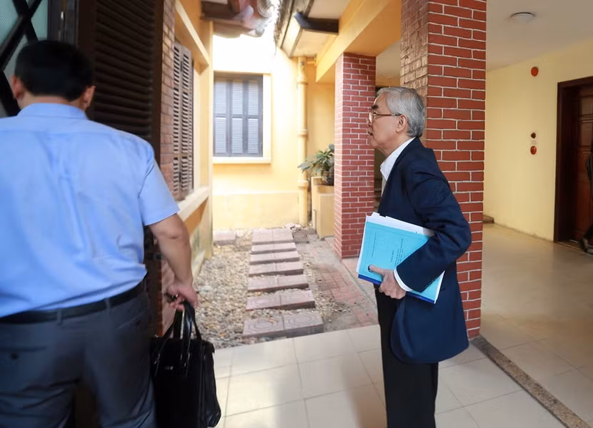 Họp bàn nhân sự VFF, bầu Đức một mực không đến vì "không có bằng Đại học" ảnh 1