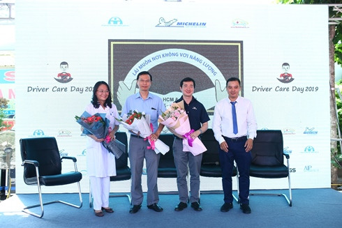 Gần 800 lái xe được khám và tư vấn sức khỏe miễn phí ảnh 5