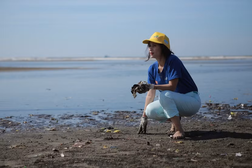 Thu Minh cùng hơn 1000 người nhặt rác ảnh 8