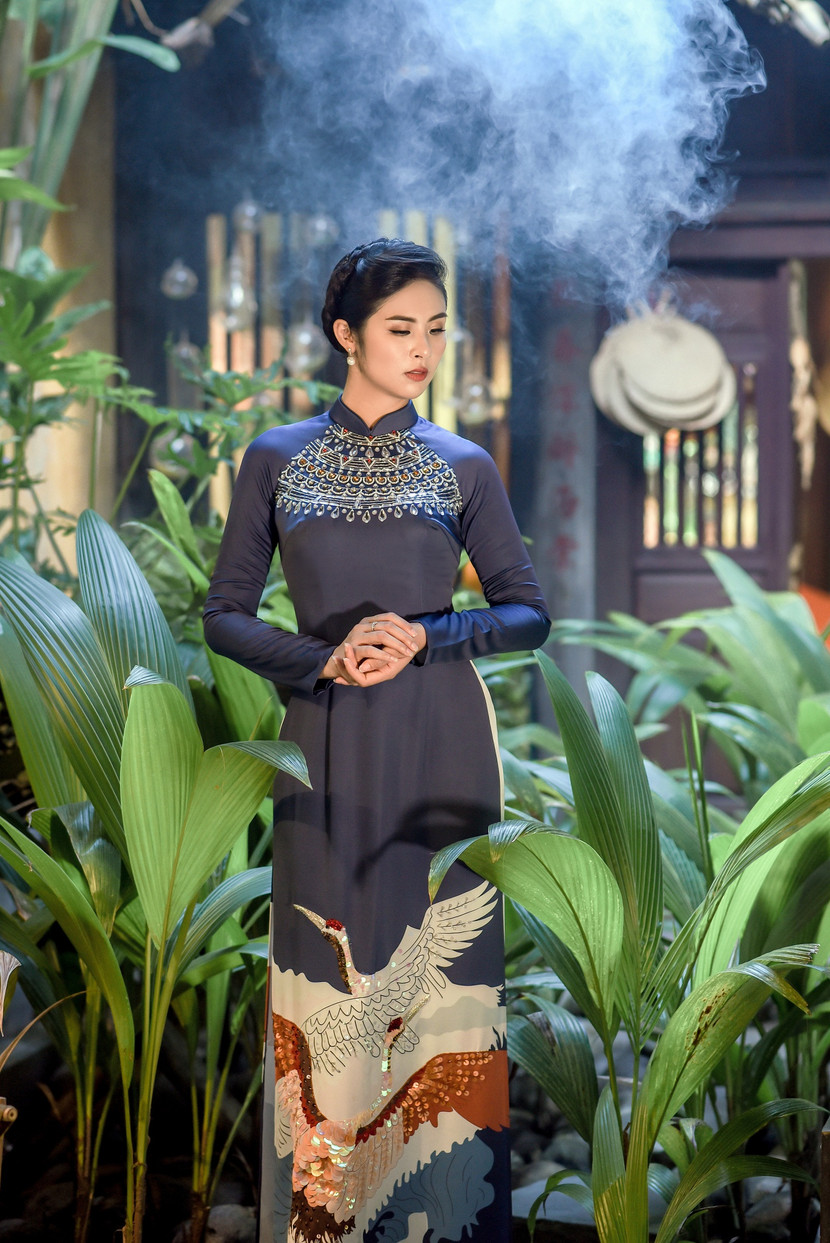 Hoa hậu Ngọc Hân thiết kế áo dài lấy cảm hứng từ cuộc đời Đức Phật Thích Ca ảnh 7 Hoa hậu Ngọc Hân thiết kế áo dài lấy cảm hứng từ cuộc đời Đức Phật Thích Ca ảnh 7