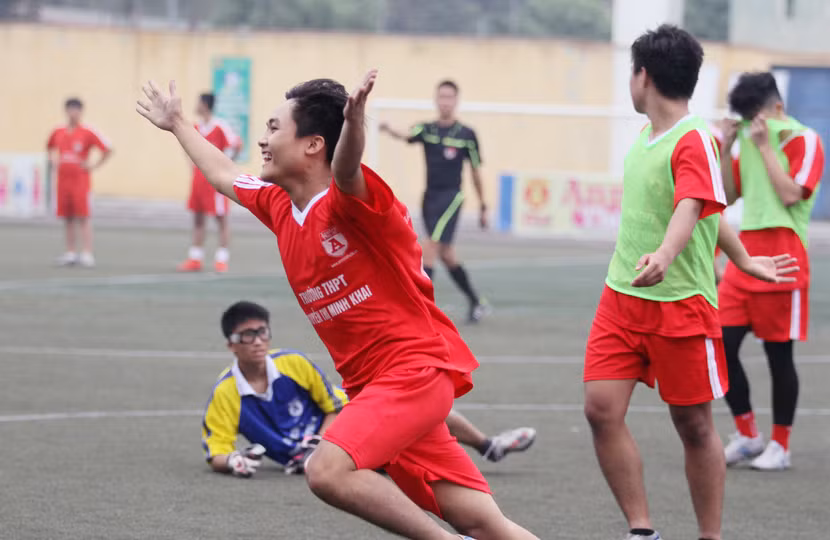 Hình ảnh tứ kết và lịch bán kết giải bóng đá học sinh THPT Hà Nội ảnh 4