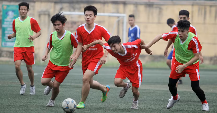 Hình ảnh tứ kết và lịch bán kết giải bóng đá học sinh THPT Hà Nội ảnh 2