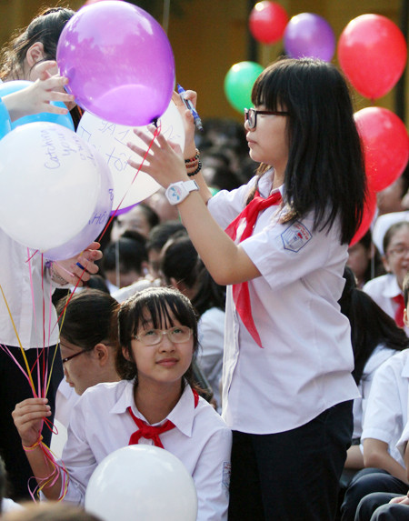 Những khuôn mặt bẽn lẽn, háo hức trong ngày tựu trường ảnh 11