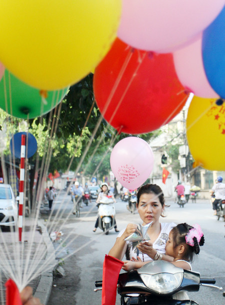 Những khuôn mặt bẽn lẽn, háo hức trong ngày tựu trường ảnh 1