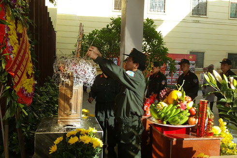 Trung đoàn Cảnh sát Cơ động CATP Hà Nội tri ân các anh hùng liệt sỹ ảnh 2