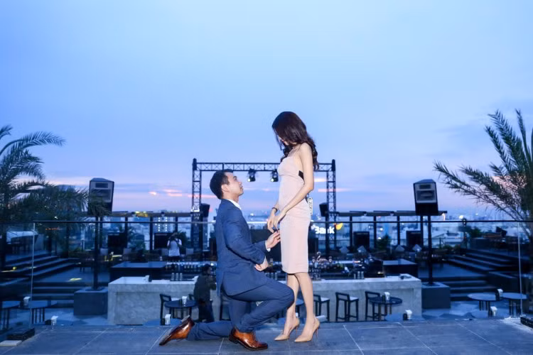 Lan Khuê rạng rỡ trong lễ đính hôn tại nhà riêng ảnh 4