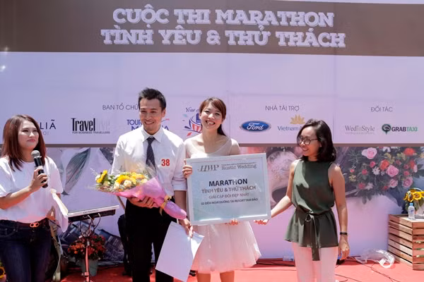 50 cặp cô dâu, chú rể thi chạy maratong để dành giải thưởng ảnh 11